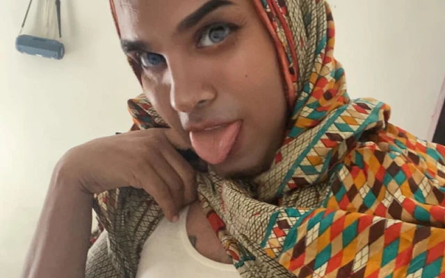 Azgın kadın kılıklı kaltak köle