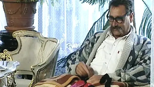 Güzel Alman bebek ateşli üçlü sekste sikiliyor