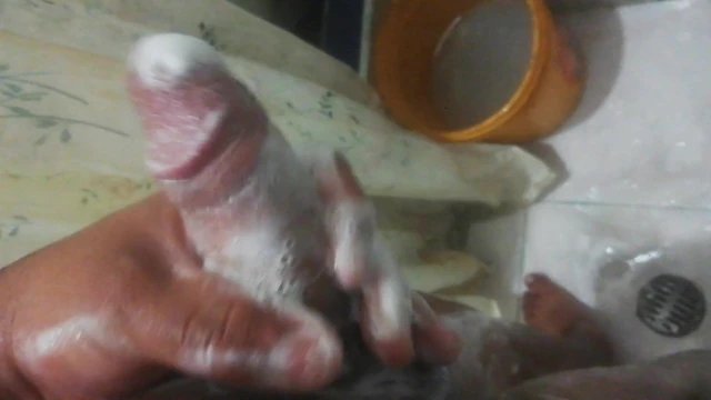 Enjabonado y enjuague de mi hermoso Pene