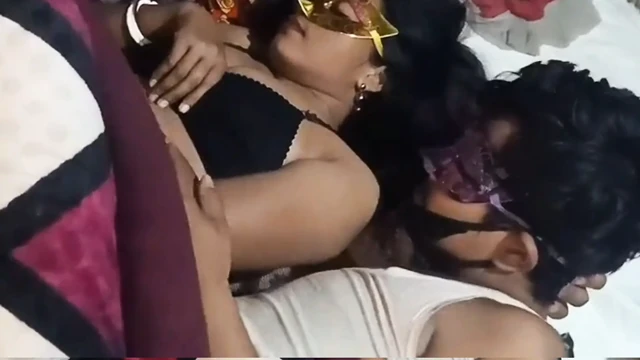 Ateşli Hintli üçlü grup seks Bangali Sound (köylü yenge)