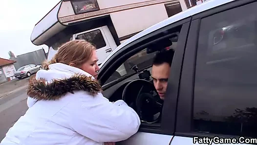 Seksi şişman adam yarağa binmek için adamı alıyor