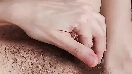 İyi Bastırılmış Bir Kadın Orgazmı, Inlemelerle. Parmaklarını Klitorisinde Tutarken Mastürbasyon Yapar