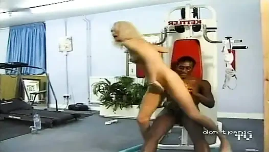 Büyük Omar'ın İngiliz maceraları: anal egzersiz (2001)