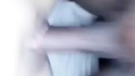 Derinden seviyor onu inliyor (evet)