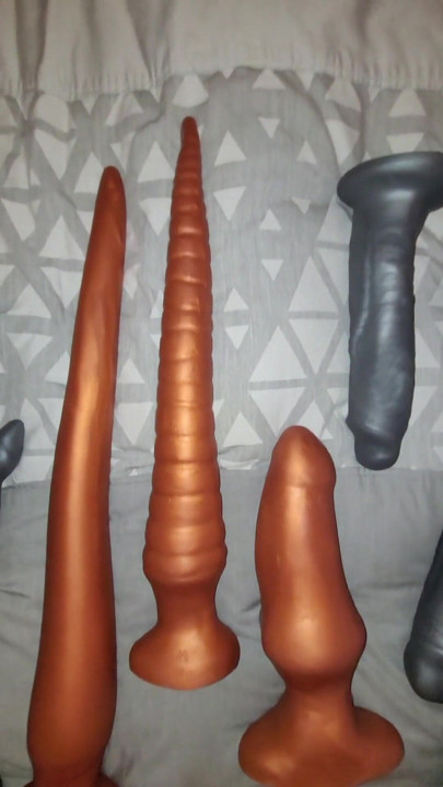 Oyuncak koleksiyonum. Kitle imhaları: Squarepeg oyuncakları, Bad Dragon hankeys oyuncakları. Anal oyuncak bağımlılığı. | Klip 2