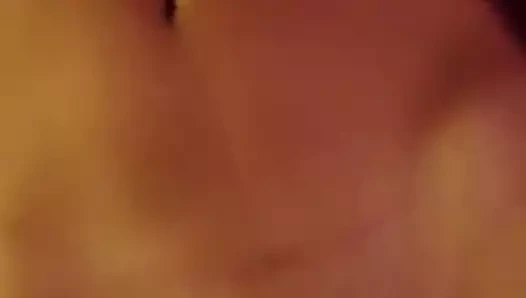 Alman milf gets becerdin ve bir dev boşalmak atış