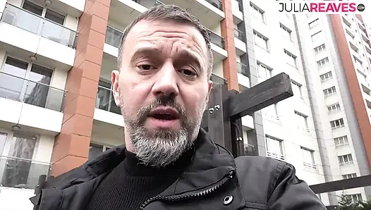 Seksi hatun sert bir sikiş için eğilmeden önce amcık yalamanın tadını çıkarıyor