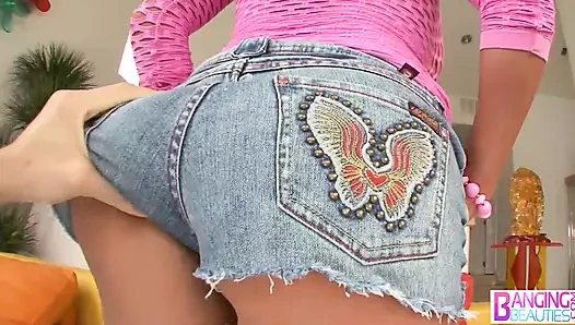 İri göğüslü orta yaşlı seksi kadın Sienna West ilk kez sert anal seks yapıyor