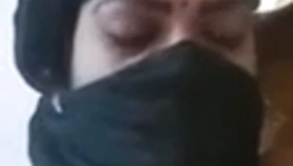 sevimli tamil kız gösterir KEDİ görüntülü arama