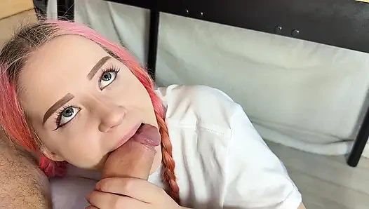 Montanasvibe first sucks under the table and then gets a thick in her