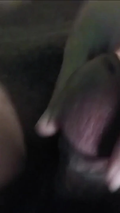 "İtaatkar masör müşterisine amcık dudakları etrafında yarak oynuyor" den güçlü an