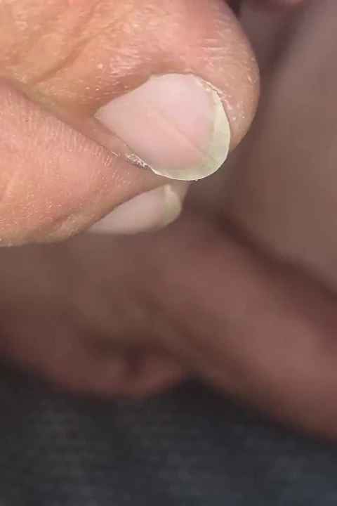 Tırnaklarımı, ayaklarımı ve ellerimi pembe renkte yapıyorum