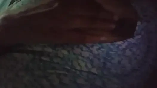 Büyük memeli ateşli üvey kız kardeş üvey erkek kardeşinin dildo oyunuyla vahşice sikiliyor