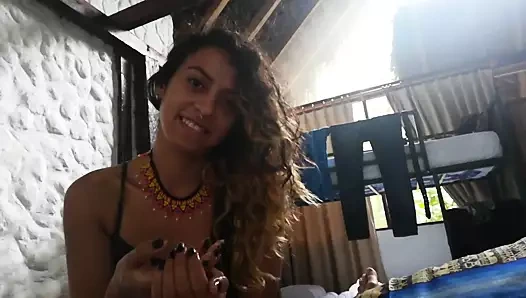 Sıcak, genç latina yağlar ve onun ellerine gelene kadar aletimle oynuyor!