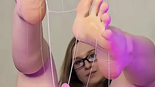 Alice Klay'den Yaramaz Uzaylı Için Sulu Ayak Fetişi Gösterisi