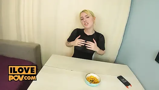 Ürkütücü boogie ile duşta bakış açısıyla meme sikişi ve handie