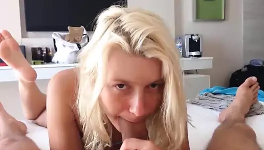 LOVESFRENCH femme blonde avec de bonnes formes