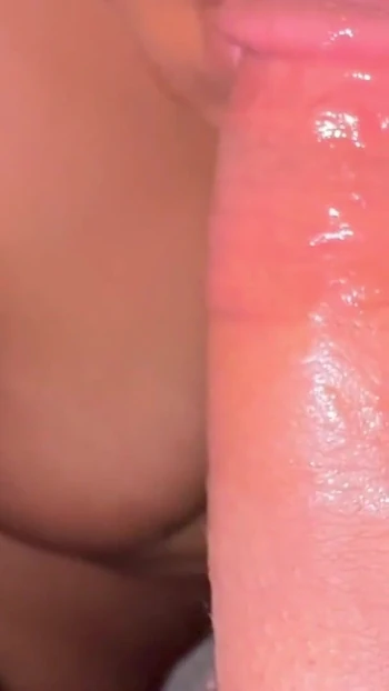 Незабываемый момент из "Эпизод-3: Мачеху грубо многократно трахнул пасынок, когда она не удовлетворяла его маленький член"