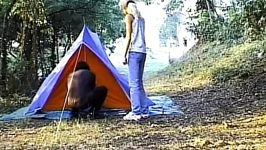 Muhteşem ve baştan çıkarıcı milf (orta yaşlı kadin) sıcak boşalmak almak için seviyor