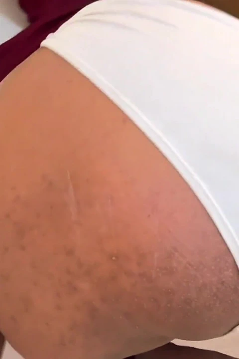 Mısırlı büyük götlü düzgün vücutlu Müslüman ateşli üvey anne yatağın altına sıkıştıktan sonra benden anal sikiş istiyor!