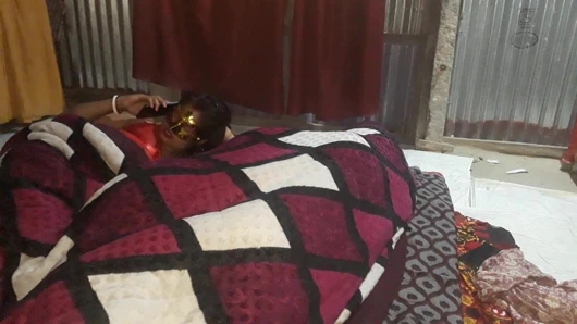 Dada boudi ghumache sonali erkek arkadaş k deke chudalo