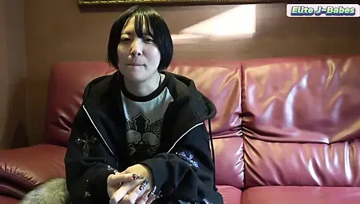 Boyish beauty ilgi göstermedığını iddia ediyor ama beklenmedik özgüvenini ortaya koyan sessizce atılan adımlar