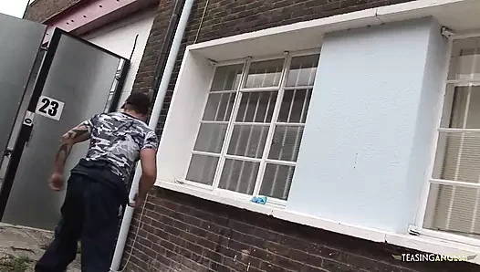 Altmış dokuz pozisyonuna girilmesi esmerin tıraşlı amında büyük bir orgazmı tetikledi