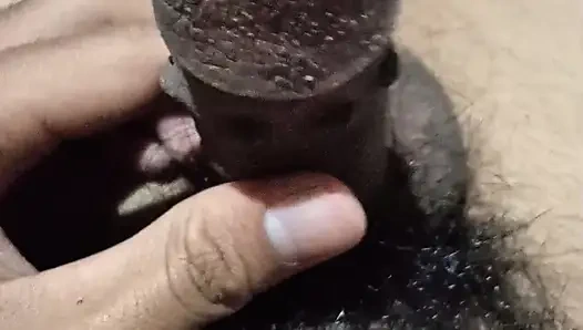 Küçük sikimi gösteriyorum döl dışarı çıkmıyor