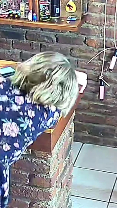 Эпический момент из "Застукал мою жену за изменой с бассейном"