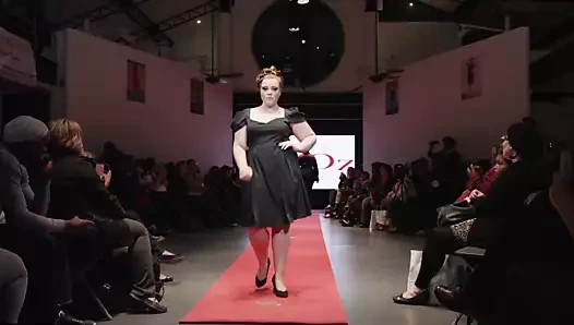 Ne inanılmaz güzel bir kadın