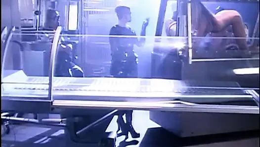 Mükemmel sarışın bir kadınla üçlü seks - 2'de 1 sahne