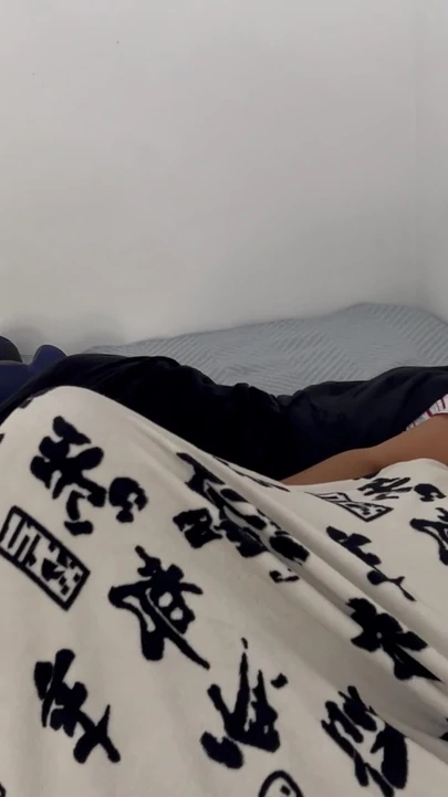 Arkadaşimin Kiz Arkadaşiyla Beklenmedik Bir Sicak Ziyarette Rastgele Seks