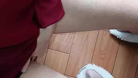 Sınıf arkadaşım ve ben sınıfta masanın altında riskli bir şekilde mastürbasyon yapıyorum