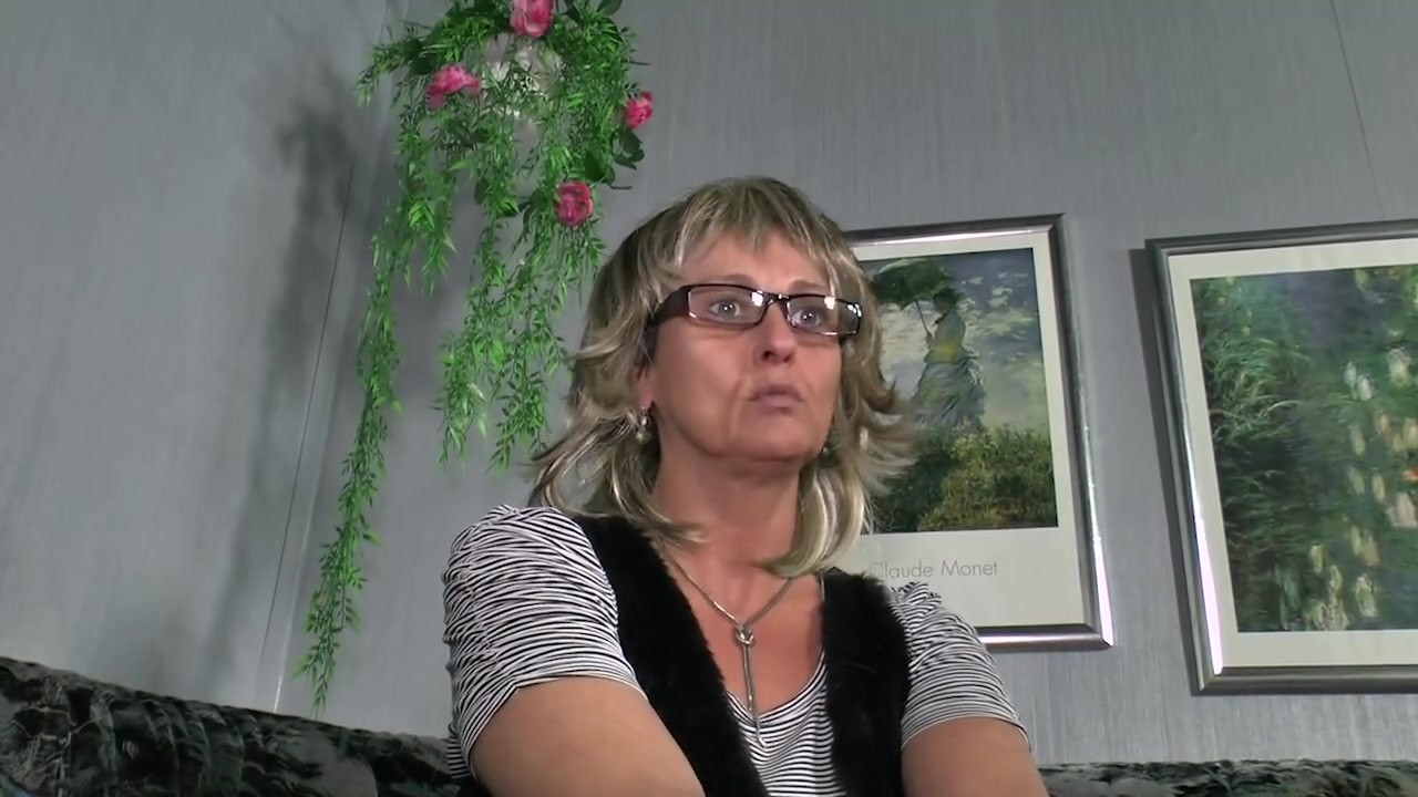 Blond cougar in search of love