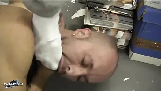 Sketboy - spor ayakkabılı fahişe