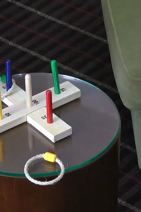 İki azgın lezbiyen arasında striptiz 5 noktalı quoits oyunu
