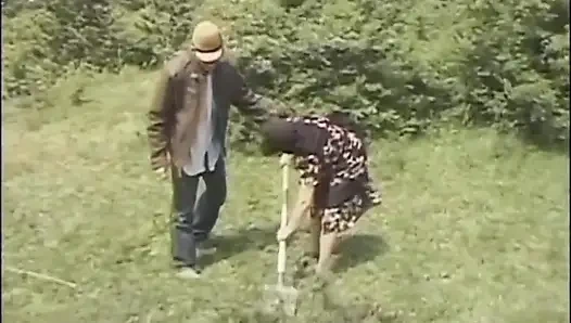 Olgun çift 69 pozisyonunda amcık yalıyor (tam orijinal film)