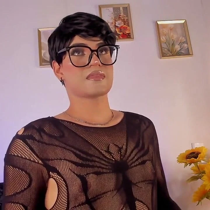 Femboy Ken İtaatkar Orospu Dans Ediyor ve Penis İsteyor