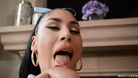 Sateen büyük ve ıslak queenie sateen brazzers'ı seviyor