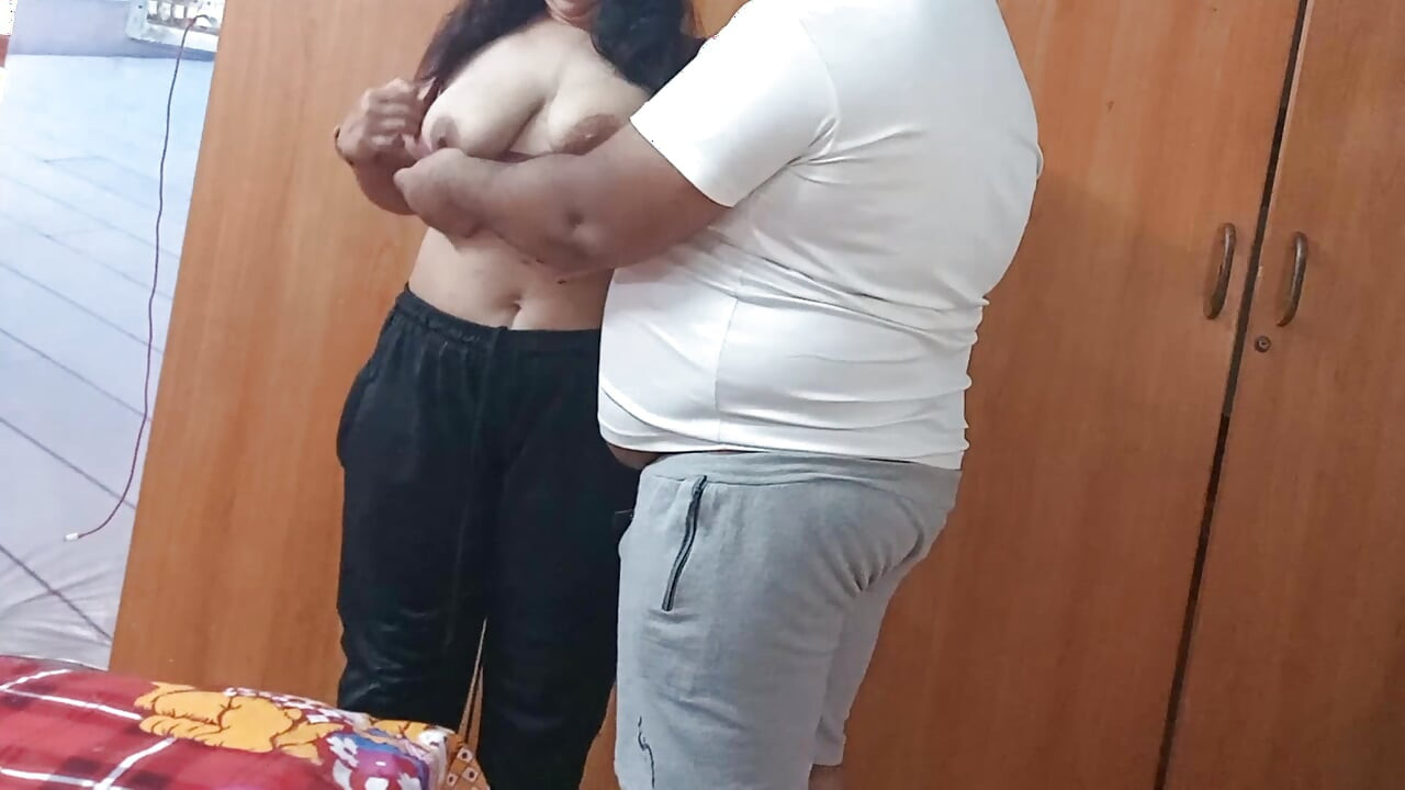 Azgın kız arkadaş onu sikmek için erkek arkadaşını aradı