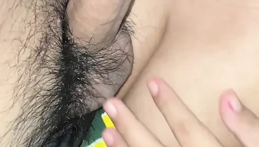 Genç bir kadından içine boşalana kadar sakso çekiyor.
