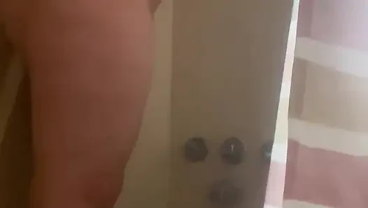 Şişman amcığı tıraş etmeye başla