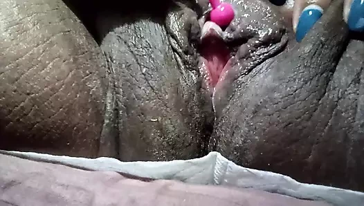 Kitty Rosario ev hanımı kocasının dölüyle mastürbasyon yapıyor