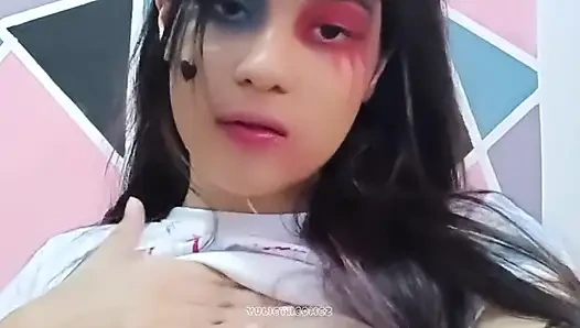 Sadık takipçilerimle görüntülü görüşmeler size büyük göğüslerimi ve vajinamı gösteriyorum