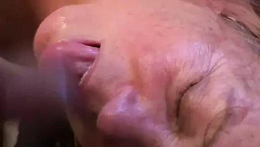 Nikki büyük zenci yarağının yüzüne boşalıyor