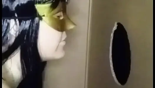 Glory Hole'da Olgun Süt Yutan