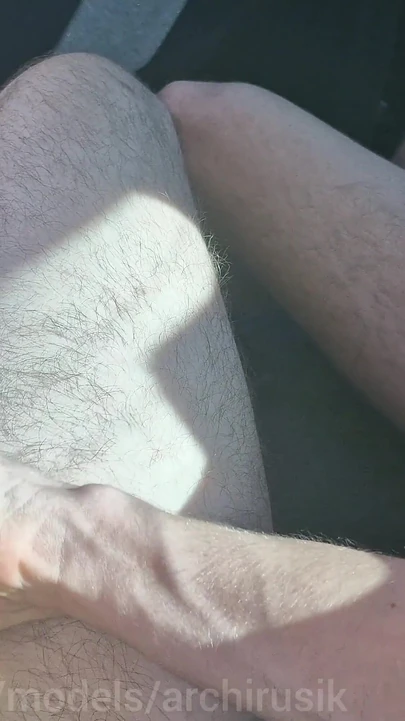 Herkesin içinde arabada büyük yaraklarımızdan vücutlarımıza ateşli döl döküyor!