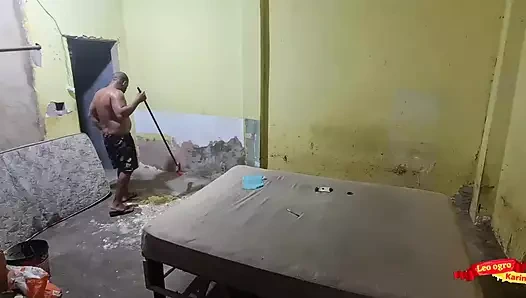 Genç kız tuğlacıyı baştan çıkarıyor - anal genç