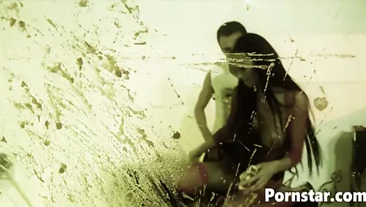 Lisa gül esnek kalın tabanlı esmer hardcore anal seviyor