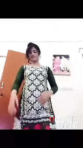 Pakistanlı kız ik için eğleniyor